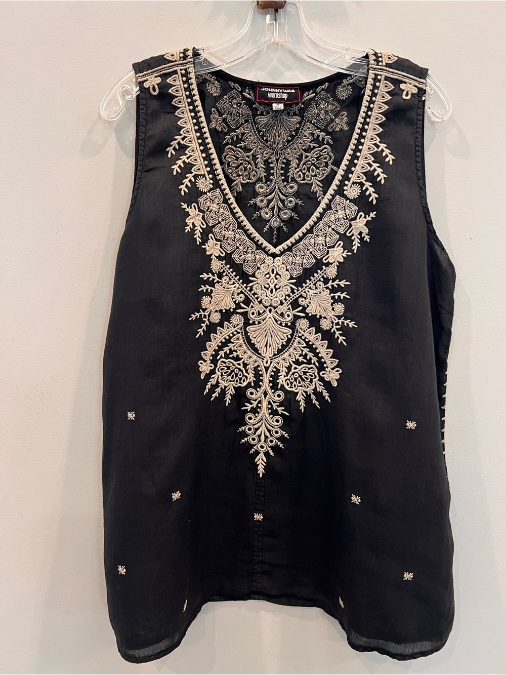 Johnny Was Black Sleeveless Embroidered V-Neck linen Top